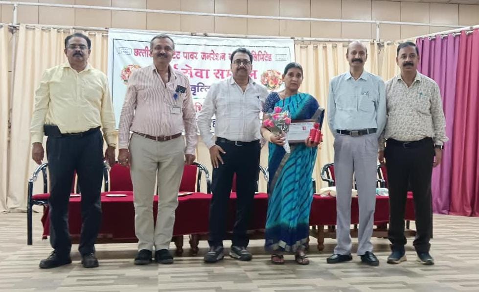 एचटीपीएस से सेवानिवृत्त हुईं भृत्य मीना कुमारी को दी भावपूर्ण विदाई