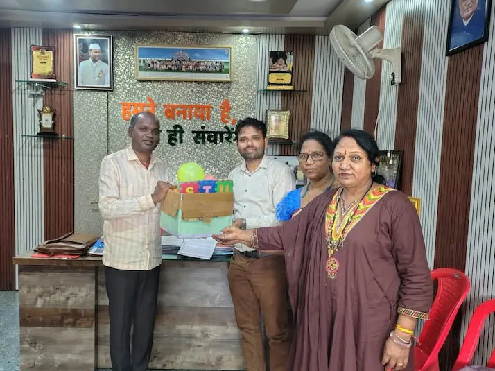 खिलौना रथ को मिल रहा अच्छा प्रतिसाद, लोगों ने आगे बढ़कर किया खिलौना दान