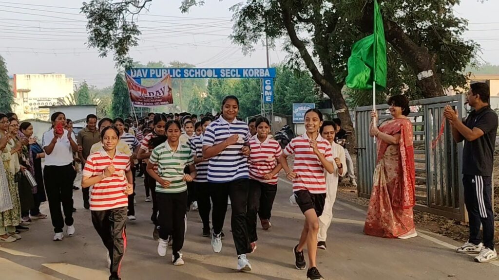 स्वस्थ जीवनशैली का संदेश लेकर डीएवी पब्लिक स्कूल एसईसीएल कोरबा में हुआ ‘रन फॉर डी ए व्ही’ का आयोजन