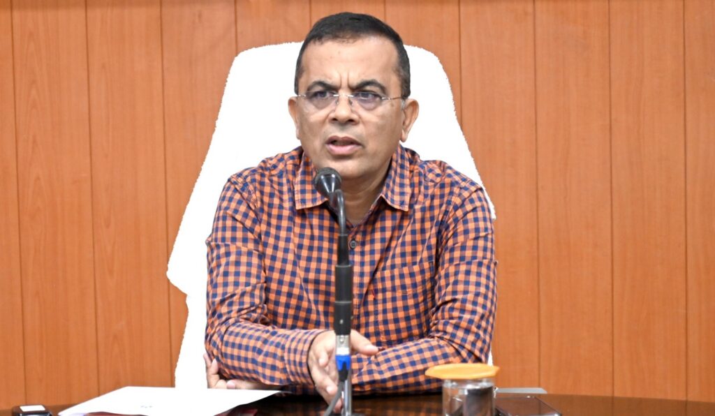 कलेक्टर जन्मेजय महोबे ने ली साप्ताहिक समय-सीमा की बैठक