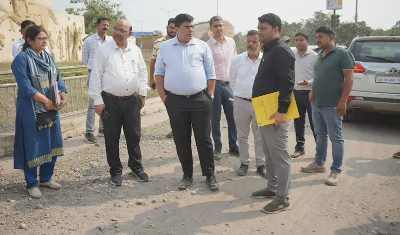 नागरिकों का आवागमन सुरक्षित और सुगम बनाने के लिए कलेक्टर ने किया सड़कों-पुलों का निरीक्षण