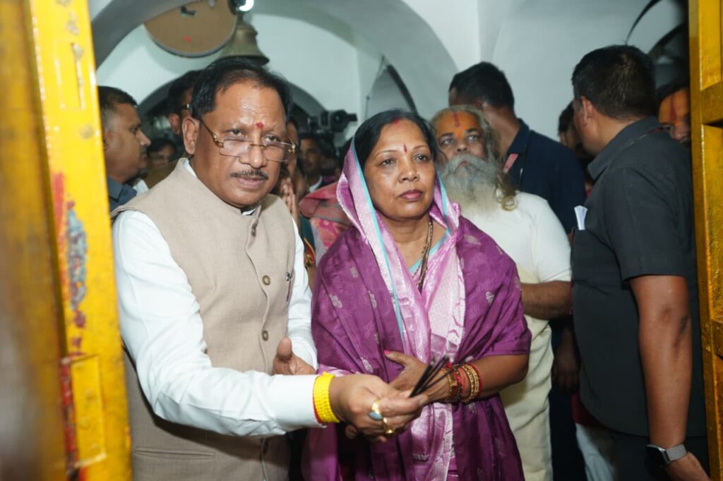मुख्यमंत्री विष्णु देव साय ने शिवरीनारायण में भगवान नर-नारायण के किए दर्शन, प्रदेशवासियों की सुख- समृद्धि और खुशहाली की कामना
