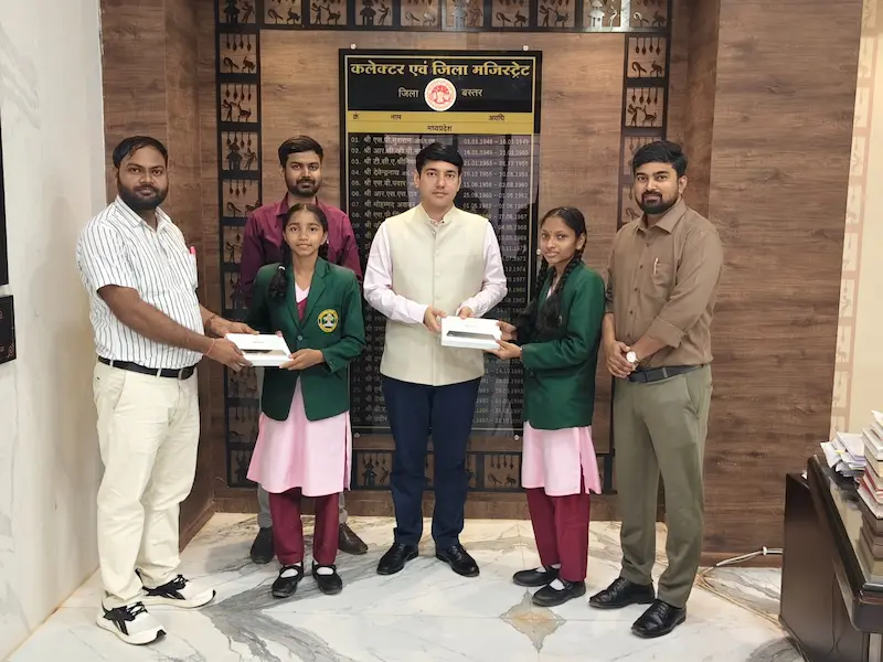बस्तर की बेटियों का राष्ट्रीय स्तर पर बजा डंका,कलेक्टर आकाश छिकारा ने किया सम्मानित