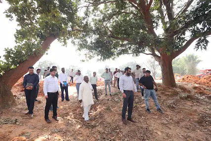 कलेक्टर रोहित व्यास ने दुलदुला विकासखंड में स्कूल भवनों, जल जीवन मिशन और निर्माण कार्यों का किया निरीक्षण