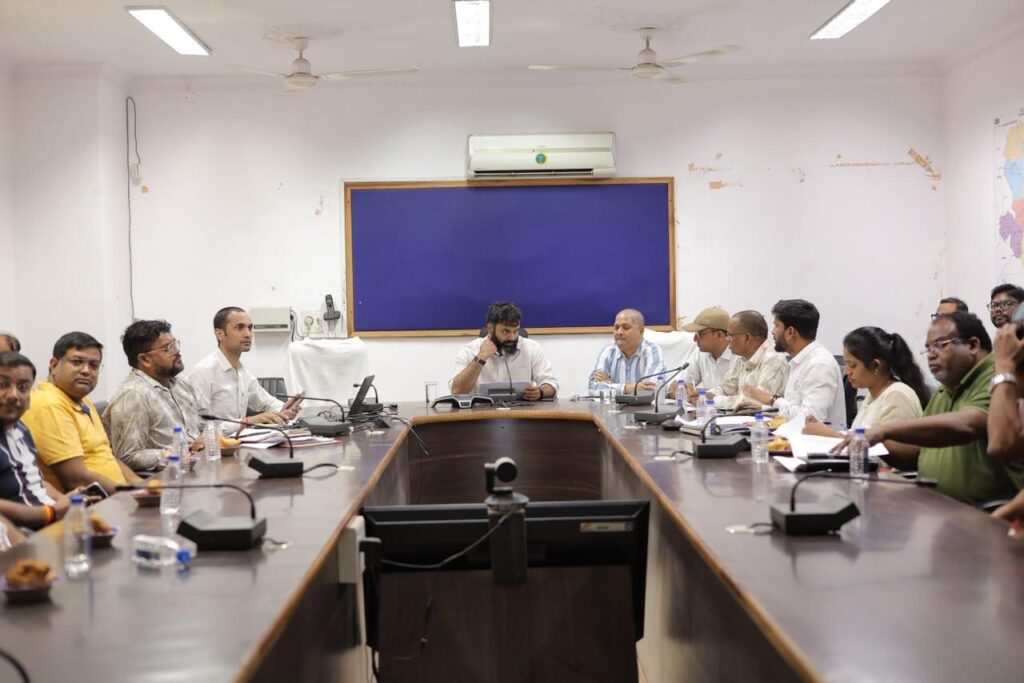 कलेक्टर रोहित व्यास की अध्यक्षता में जिला स्तरीय राइस मिलर्स की बैठक संपन्न, चावल जमा करने में तेजी लाने के निर्देश