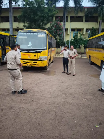स्कूली बच्चों की सुरक्षा में लापरवाही! 5 बसों में मिली खामियां, परिवहन विभाग ने ठोका ₹25 हजार का जुर्माना